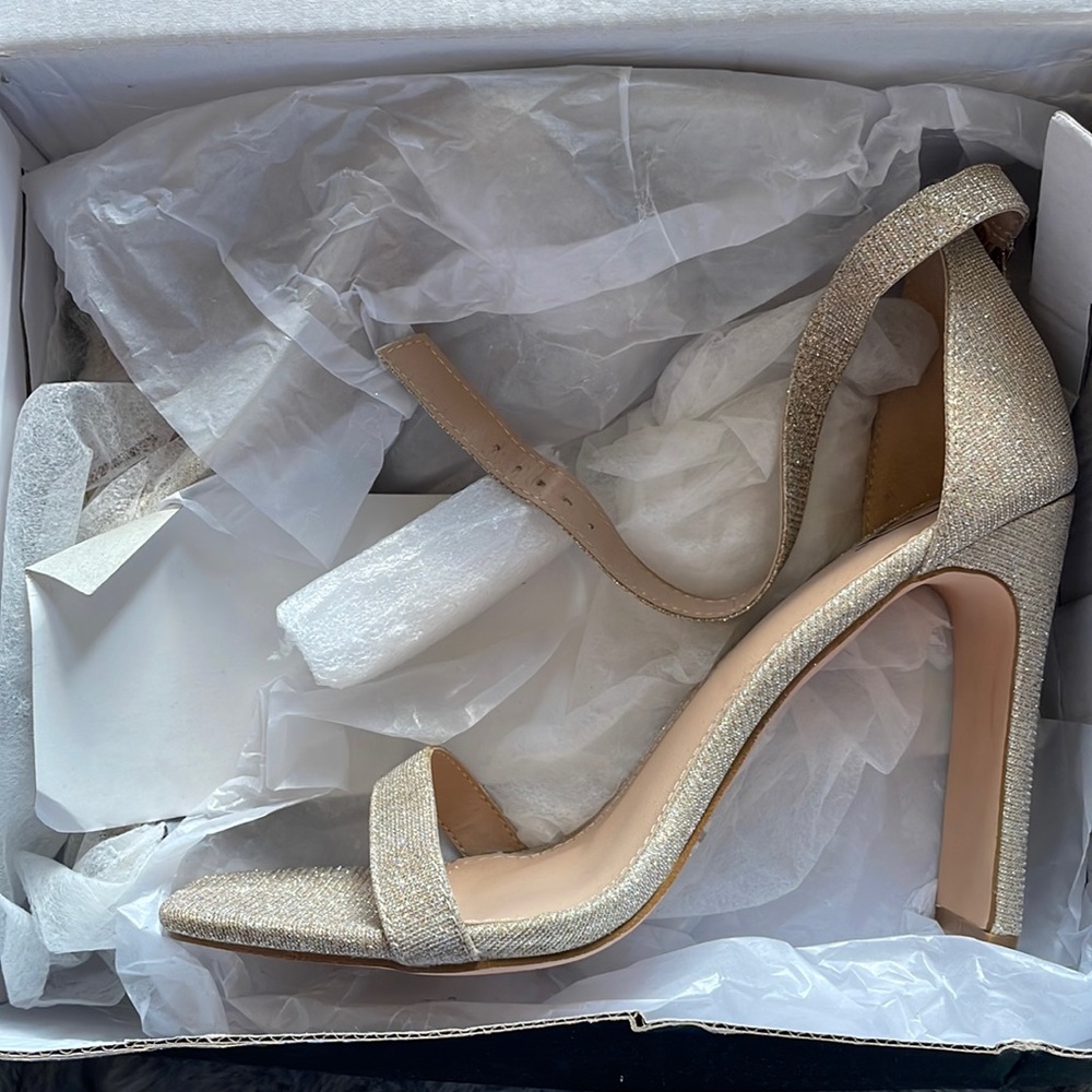 Windsor high heels brand new gold